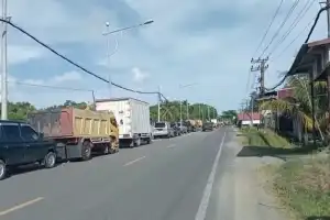 Warga Keluhkan Antrean Panjang di SPBU Aceh Barat, Diduga Ada Mobil Pelangsir BBM Subsidi