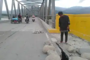 Baru Diresmikan, Jembatan Silayakh Aceh Tenggara Sudah Berlobang