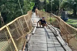 Jembatan Gantung di Aceh Barat Belum Diperbaiki Usai Ditabrak Kapal Penyedot Emas