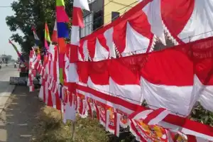 Omzet Pedagang Bendera RI Kian Sepi