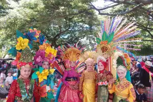 Siswa SDN 05 Banda Aceh Ikut Meriahkan Pawai Kemerdekaan
