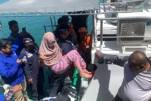 Wanita Lompat dari Kapal Aceh Hebat 17 Jam Mengapung di Laut