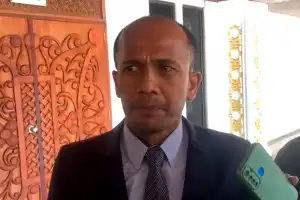 MTA Dipaksa Keluar Pakai Petugas Keamanan