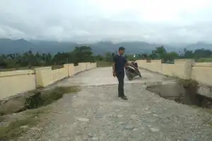 Oprit Jembatan Desa Pulo Longgang Agara Amblas Sedalam Tiga Meter