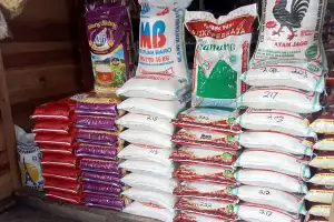 Harga Terus Naik, Warga Aceh Singkil Terpaksa Beli Beras Bulog