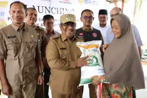 Masyarakat Terima Bantuan Beras 718,4 Ton dari Pemkab Aceh Utara