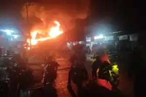 Puluhan Ruko Terbakar di Simeulue Timur