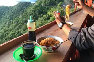 Puncak Gunung Geurutee Kian Ramai Diminati Wisatawan