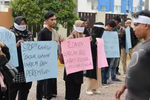 Kasus Kakek Terduga Pencabulan Cucu, Massa Desak Hakim MS Banda Aceh Batalkan Penangguhan Penahanan Terdakwa