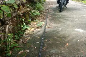 Kabel Hitam Milik PLN Ancam Keselamatan Warga di Abdya