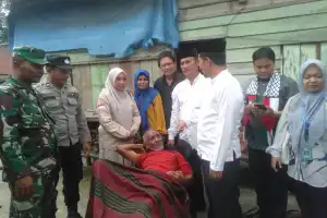 Bahagianya Sudirman Penerima Kursi Roda di Agara: Saya Bisa Lihat Matahari Lagi