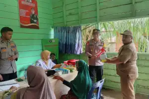 Lansia dan Anak Yatim di Aceh Singkil Terima Bantuan Sembako Gratis