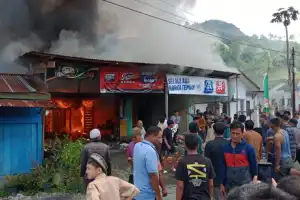 Arus Pendek Listrik Diduga Picu Kebakaran Rumah Warga Bintang