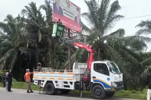 Panwaslih Tertibkan APK Caleg di Aceh Tamiang