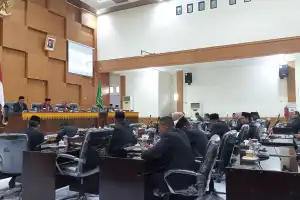 Separuh Anggota Dewan Bolos Pembukaan Sidang RAPBK Pidie 2024