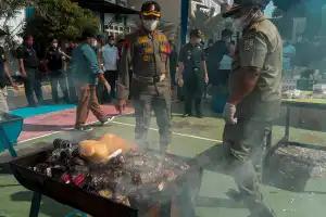Galeri Foto Pemusnahan Satu Juta Rokok Ilegal di Bea Cukai Aceh