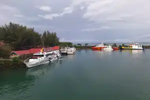 Cuaca Buruk, 300 Penumpang di Pelabuhan Ulee Lheue Terancam Batal ke Sabang