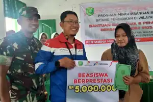 Sepuluh Mahasiswa Berprestasi Asal Muara Satu Terima Beasiswa dari PHE NSO