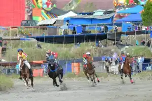 Aceh Tengah Juara Umum Pacuan Kuda HUT ke-20 Bener Meriah