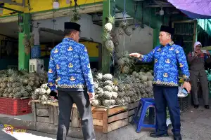Hari Pertama Kerja, Pj Bupati Aceh Tamiang Sidak Pasar Kota Kualasimpang