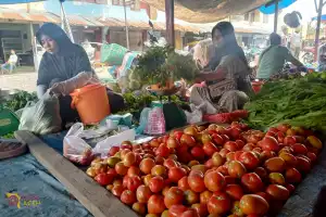 Harga Tomat dan Bawang Merah Naik di Aceh Tenggara