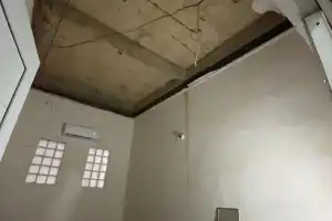 Plafon Kamar Rawat Inap Kelas Utama RSUD Cut Nyak Dhien Ambruk