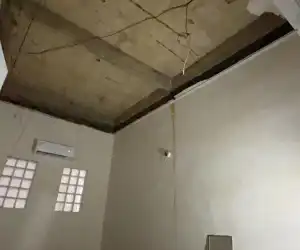 Plafon Kamar Rawat Inap Kelas Utama RSUD Cut Nyak Dhien Ambruk