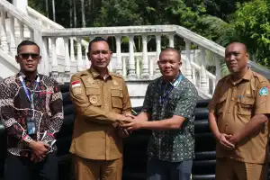 Pegadaian Syariah Tapaktuan Bantu Pipa Air Bersih untuk Warga Trumon Tengah