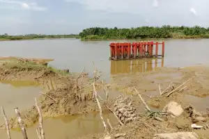 Tanggul Sungai Aceh Tamiang Bergeser Sepuluh Meter Akibat Banjir