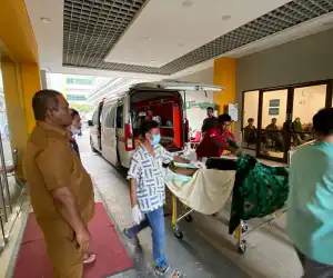 Wahyudi Adisiswanto Jemput Warga Pidie Sakit di Pekan Baru