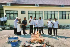 Masa Berlaku Habis, Kemenag Aceh Besar Musnahkan 2790 Buku Nikah