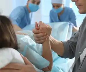 Angka Kematian Ibu Masih Tinggi, Apa Penyebabnya?