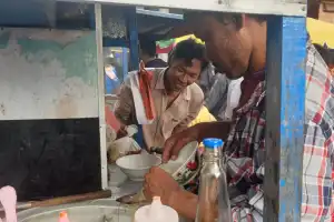 Mie Pangsit Heri Laris Manis Selama Ramadan