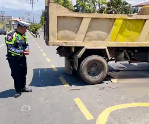 Pengendara Vixion Meninggal Dunia Usai Tabrak Truk