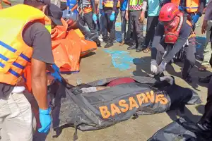 Tim Sar Evakuasi Tiga Mayat Mengapung di Laut Aceh Jaya