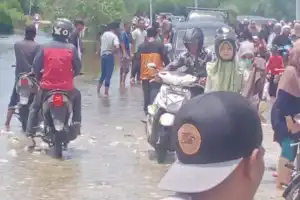 Air Pasang Naik, Jalan Kayu Menang Aceh Singkil tak Bisa Dilewati