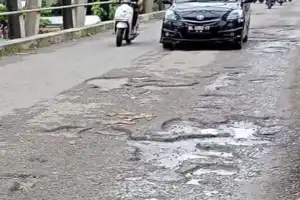 Lantai Jembatan Lintas Guhang Cot Mane Abdya Memprihatinkan