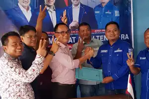 Tim 19 Pemenangan Raidin Pinim Ambil Formulir Pendaftaran Cabup Aceh Tenggara dari Partai Demokrat