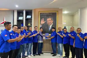 Antar Berkas Balon Bupati ke Demokrat Aceh, Salman Alfarisi Harap Dukungan