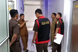Penyidik Kejaksaan Geledah Ruang BPKD Aceh Barat