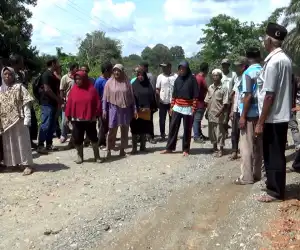 Puluhan Warga di Aceh Barat Blokir Jalan Hauling Batubara