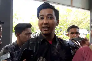 DPM UTU Buka Posko Pengaduan Kerusakan Alat Elektronik di Depan Kantor PLN