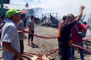 Kebakaran Hanguskan 13 Bilik Pesantren Darul WustaŹdi Labuhan Haji