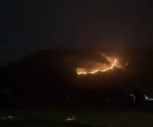 Kobaran Api Muncul di Pegunungan Lhoknga Aceh Besar