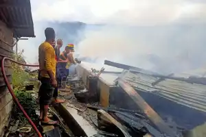 Satu Unit Rumah Warga Rawe Ludes Terbakar