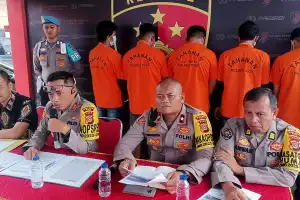 Polisi Tangkap Lima Penjudi Online di Pidie
