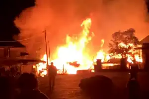 Panglong Kayu dan Rumah Warga Bener Meriah Terbakar