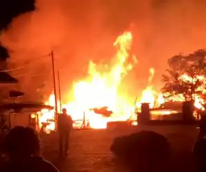 Panglong Kayu dan Rumah Warga Bener Meriah Terbakar