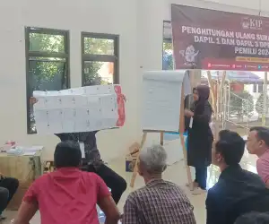 KIP Pidie Jaya Hitung Ulang Surat Suara Pemilu DPRK di 231 TPS
