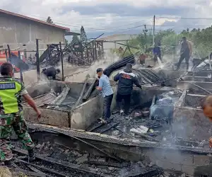 Diduga Arus Pendek, Empat Rumah Kontrakan di Bener Meriah Terbakar